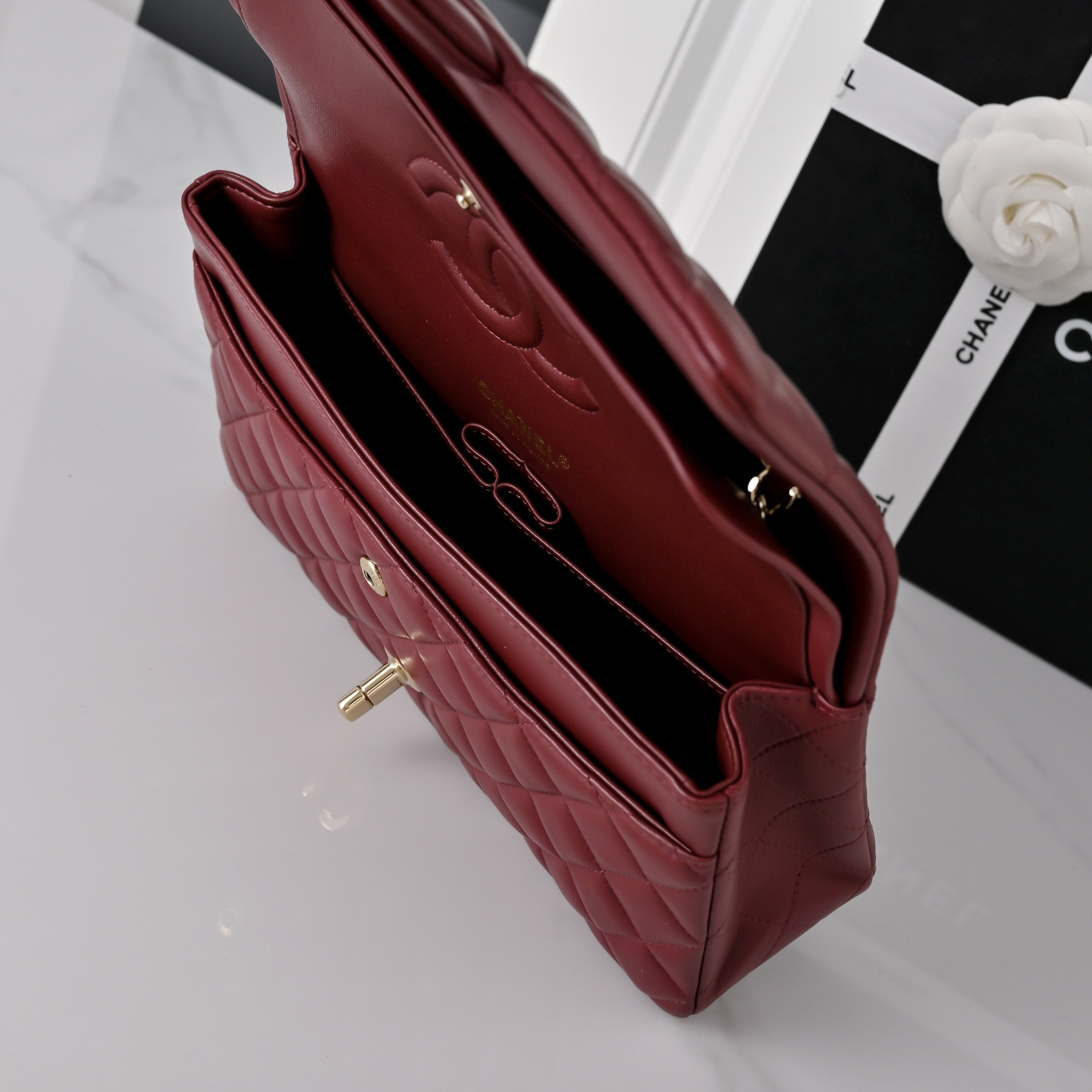 Ch**el Classic Burgundy Lambskin Flap Handbag with Light Gold Hardware A01112 15.5x25.5x6cm