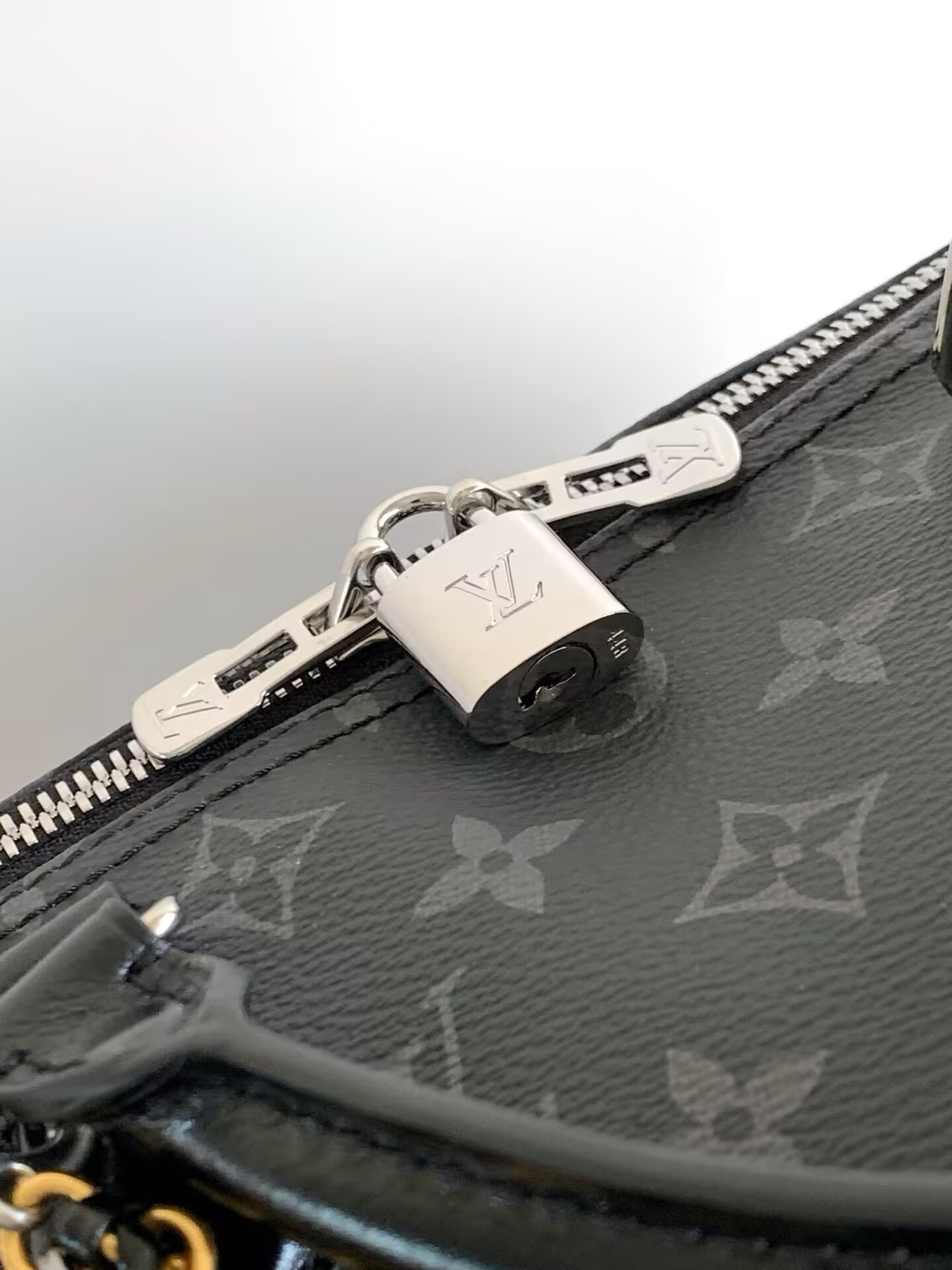 LV Speedy Soft 30 M15102 21x17x30cm