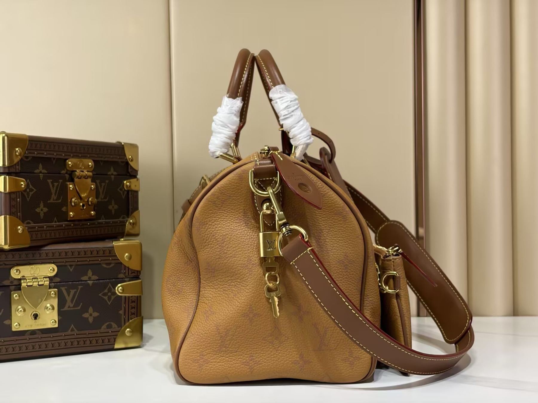 LV Speedy P9 Bandoulière 30 M27977 32 x 22.5 x 18 cm