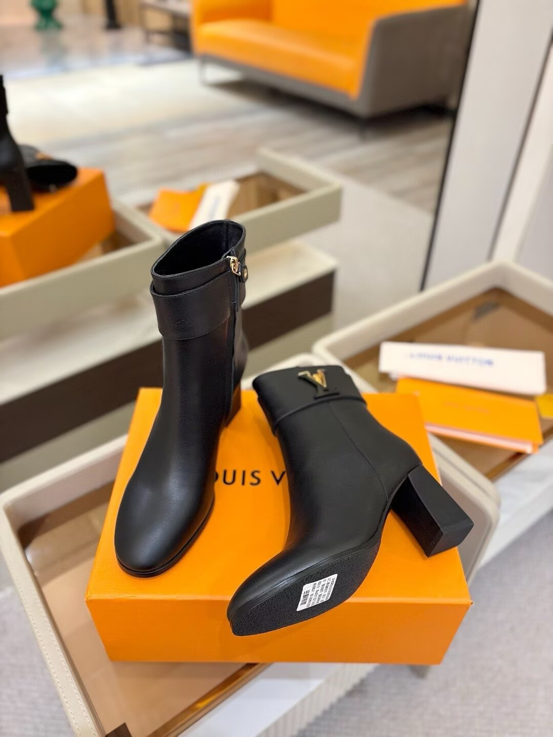 UA LV Midtown Platform Ankle Boot