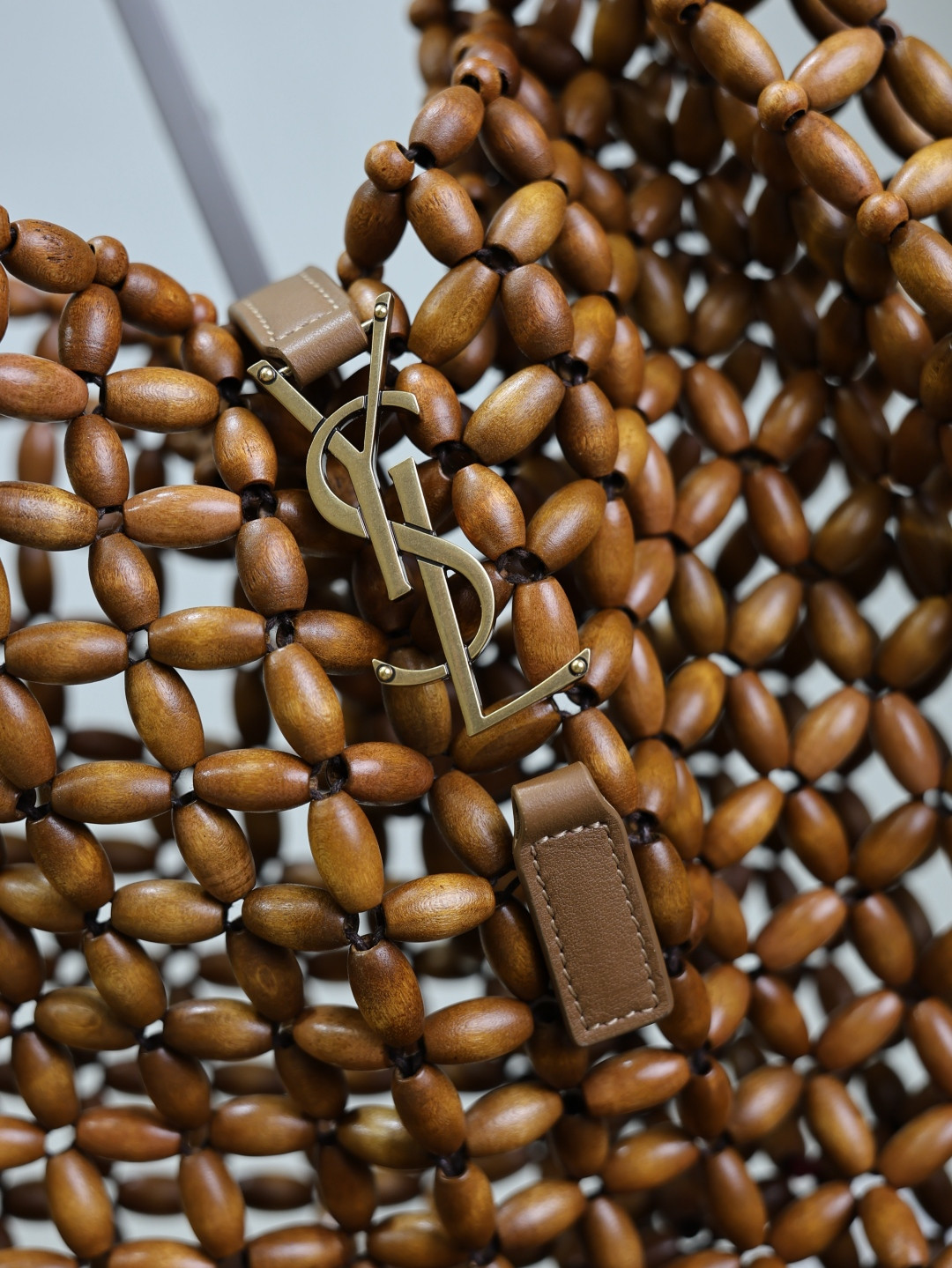 Y51 LE 5 à 7 large in wood beads 30x35x10cm