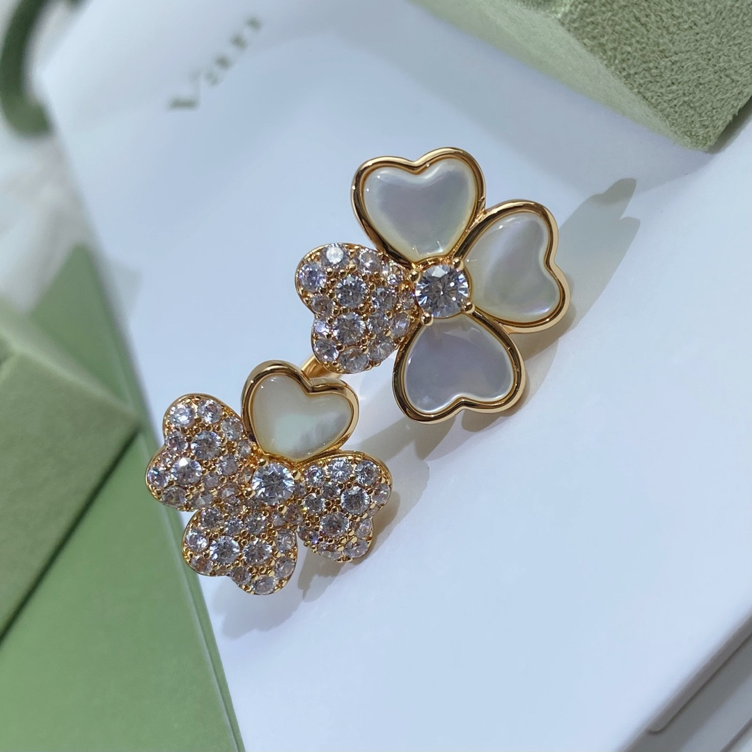 V*n Cl**f & Arpels Four Leaf Clover Ring