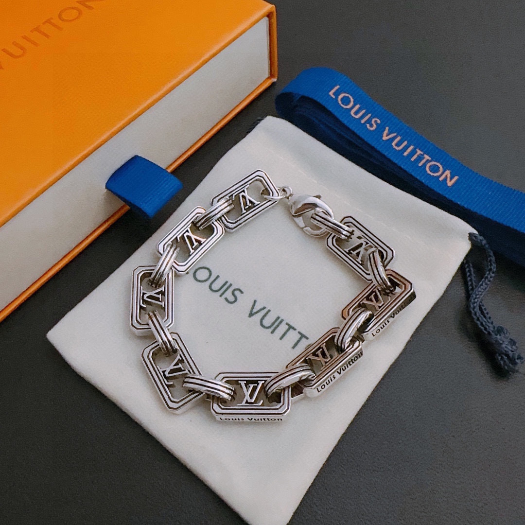L0vis Vvtt0n Bracelet