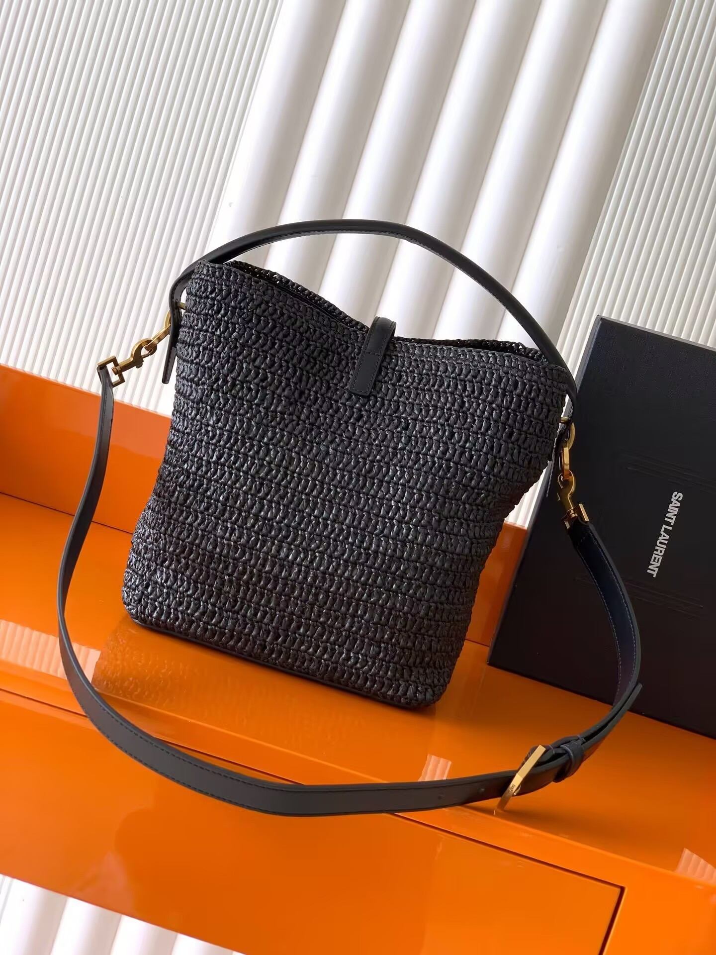 Y51 LE 37 in woven raffia and vegetable-tanned leather Bucket Bag 25x20x12cm