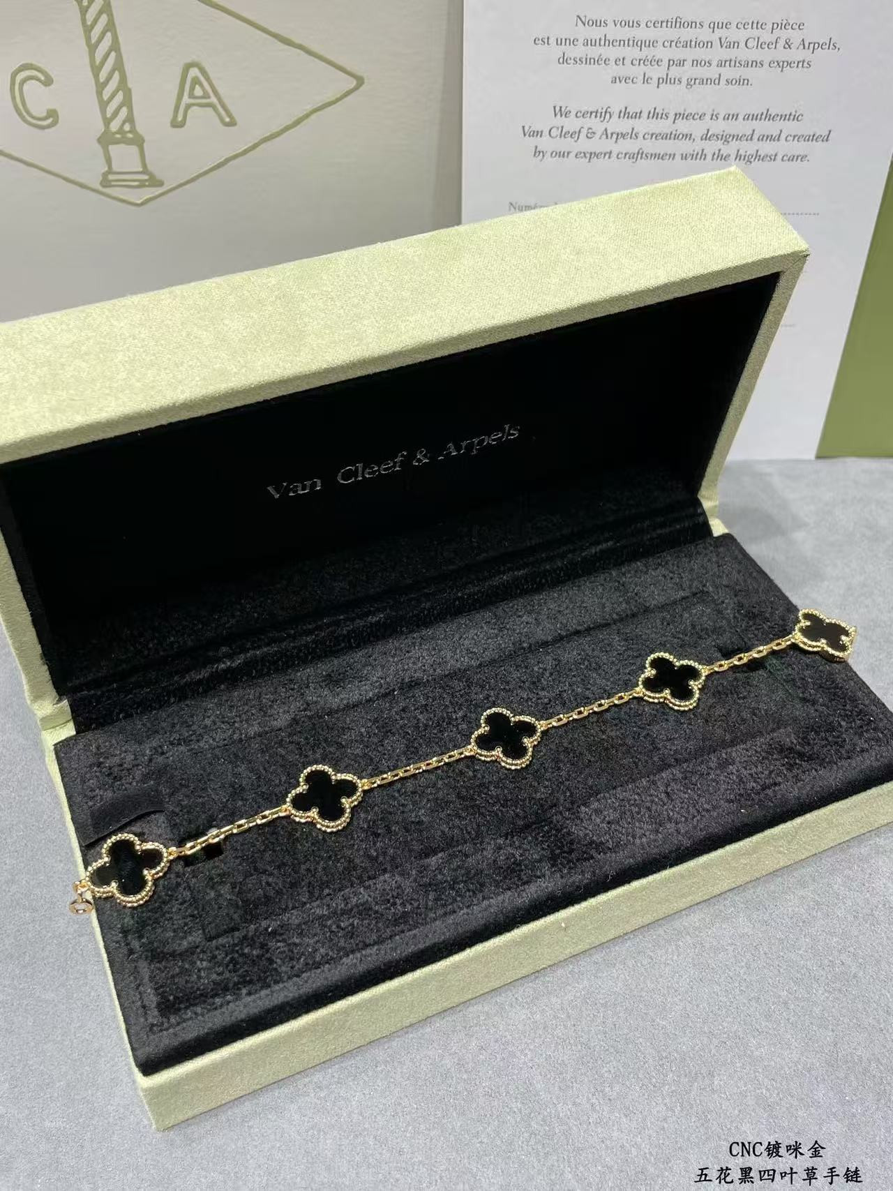 V*n Cl**f & Arpels Black five-flowered four-leaf clover Bracelet Chain length approx.19cm