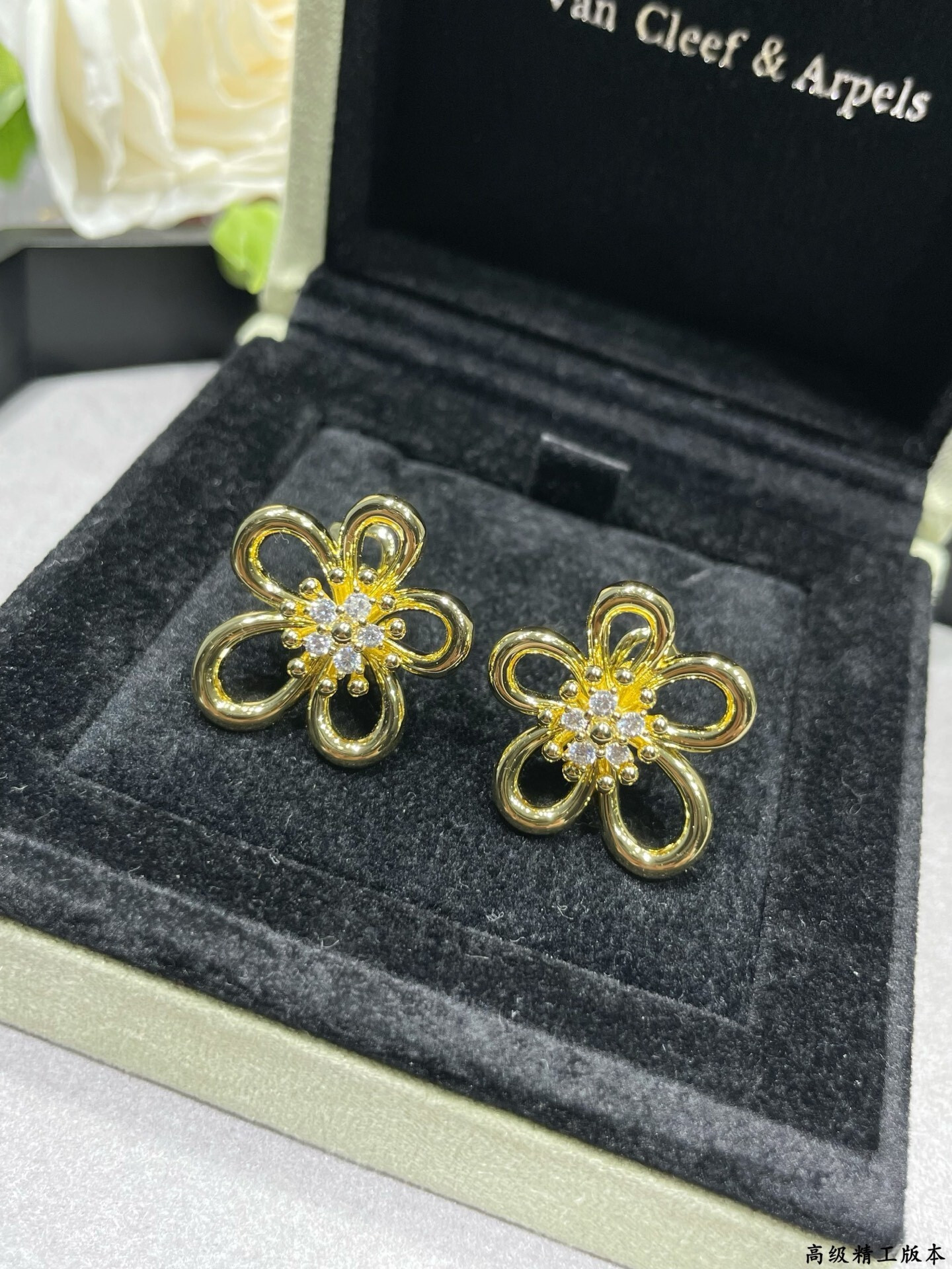 Van Cleef & Arpels Flowerlace Earrings