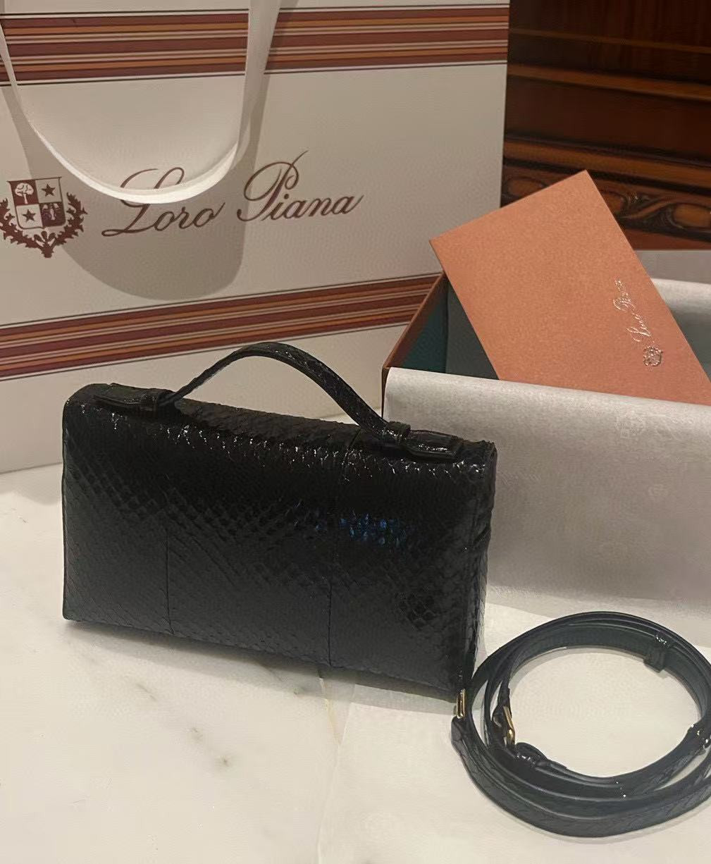 L0r0 P1ana Extra Pocket L19 Bag 11x19x6.5cm