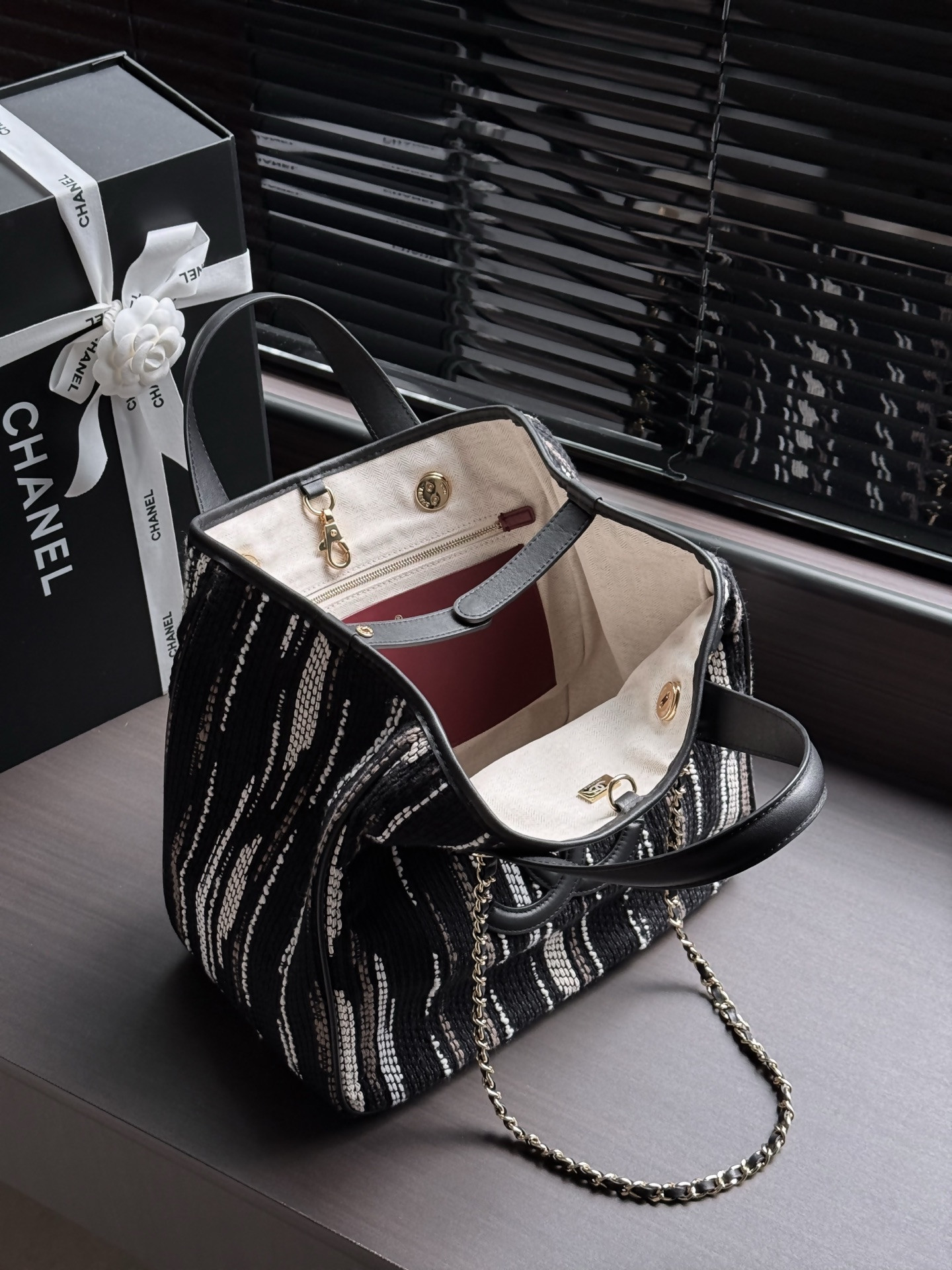 Ch**el Small Shopping Bag AS6200 30 x 29.5 x 17cm