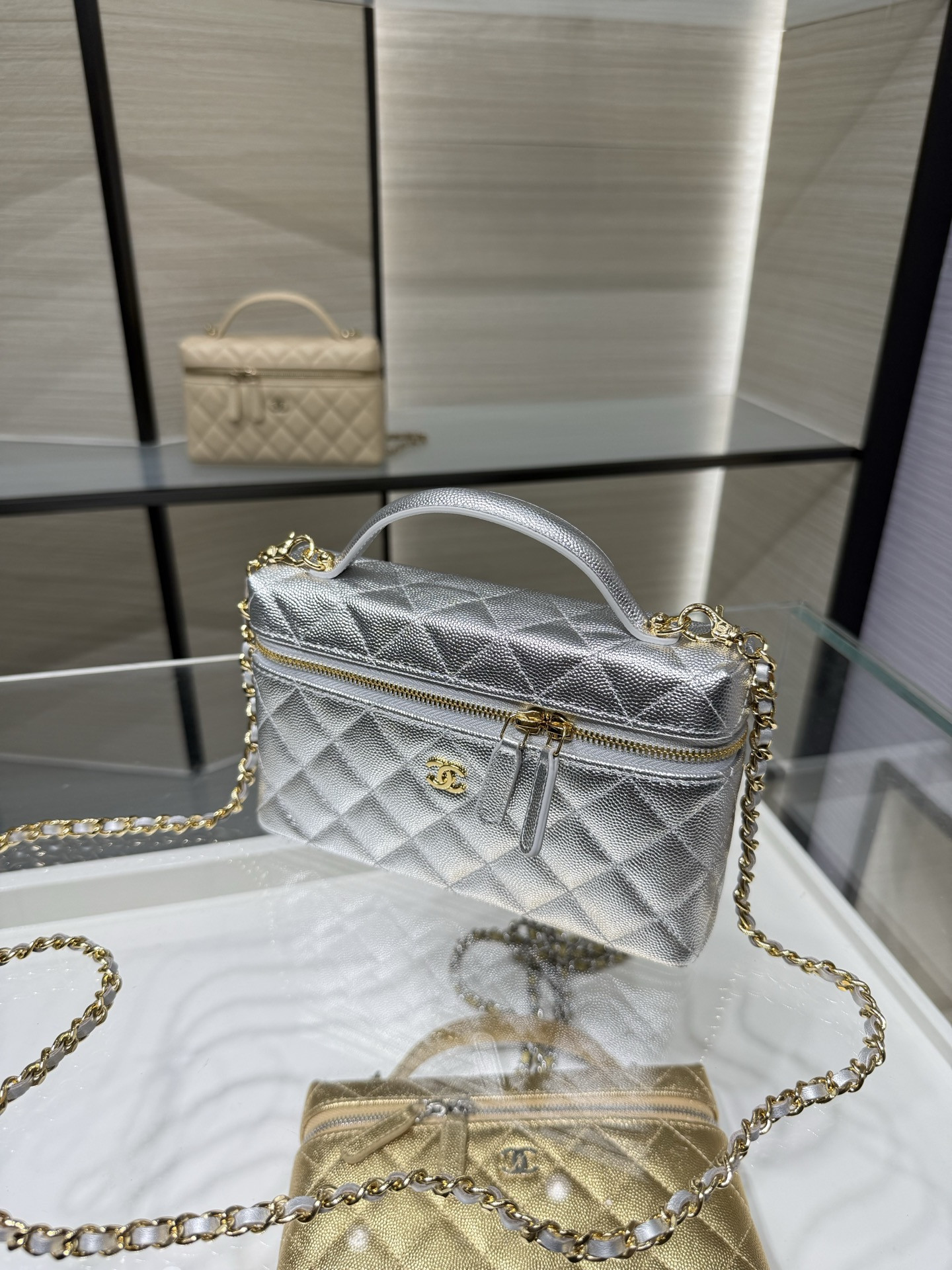 Ch**el Classic Vanity with chain Handbag AP4385 17x19x5cm