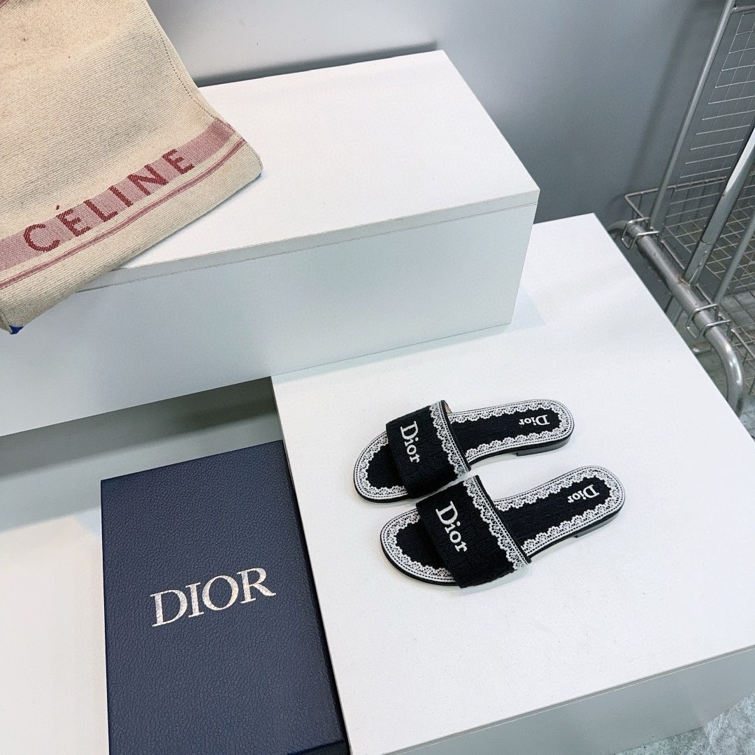 UA D10r Dentelle Slide