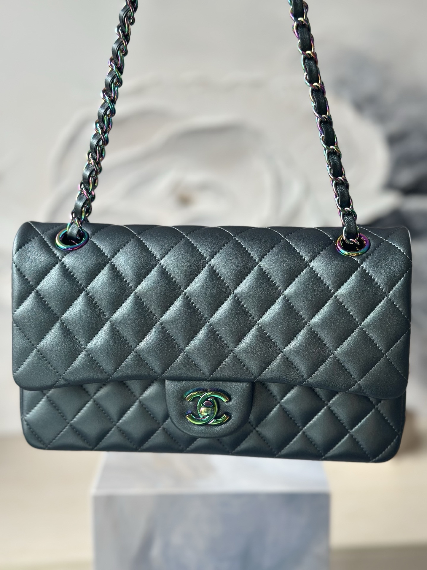 Ch**el Flap Bag Pearlescent Iridescent Blue Sheepskin Handbag with Colorful Hardware AS1112 25.5x15.5x6cm