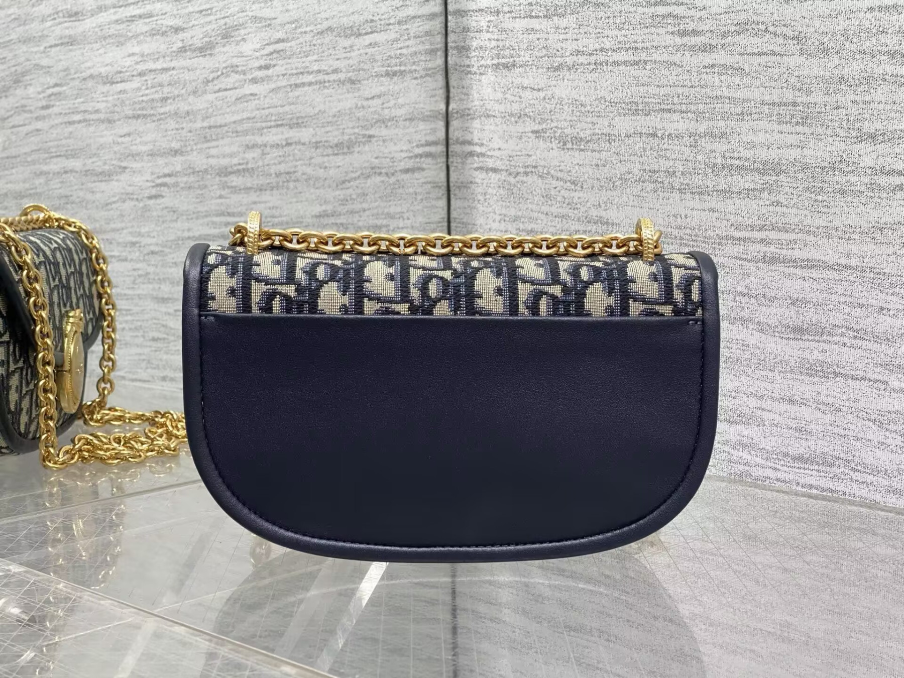 D10r Small Médaillon Flap Bag with Chain 21 x 12 x 5.5 cm