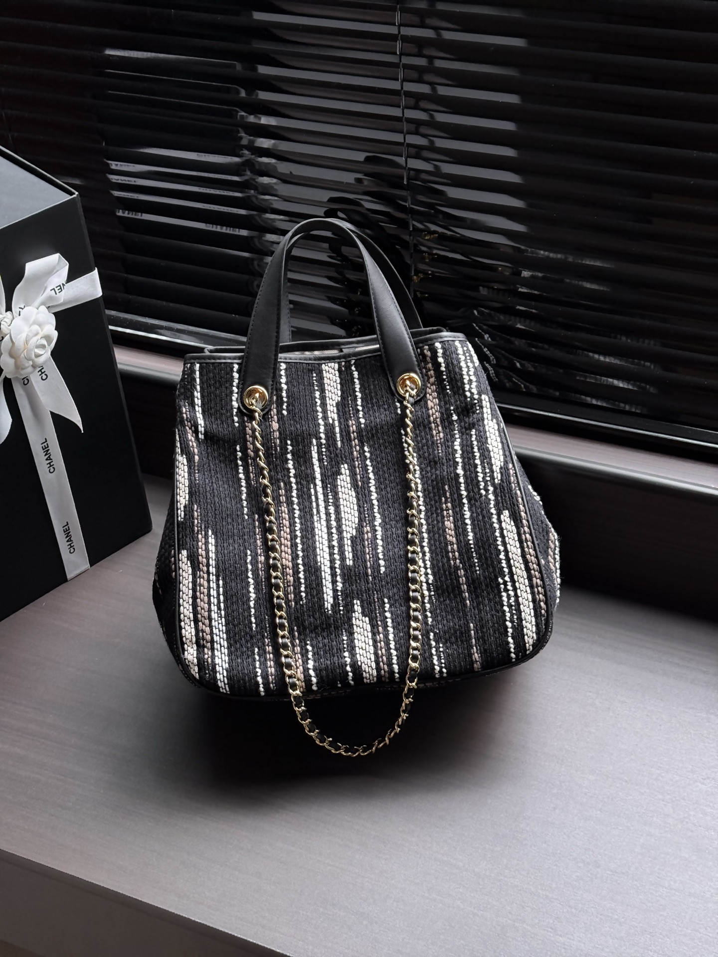 Ch**el Small Shopping Bag AS6200 30 x 29.5 x 17cm