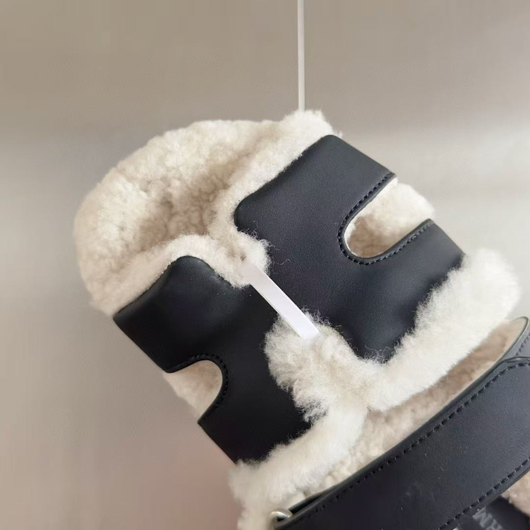 UA H**me5 Chypre sandal