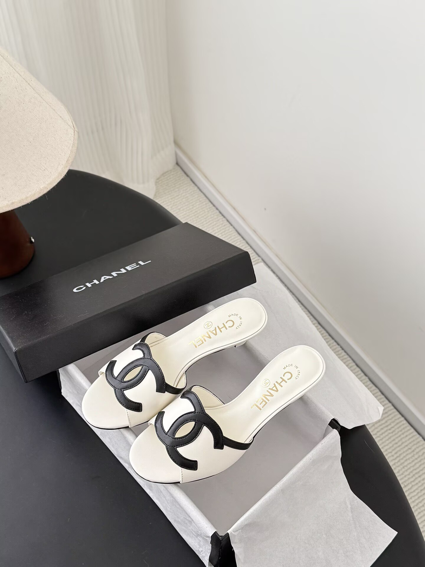 ua Ch**el sandals 4.5cm heel