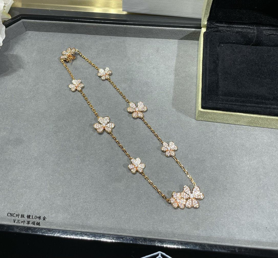 V*n Cl**f & Arpels Necklace