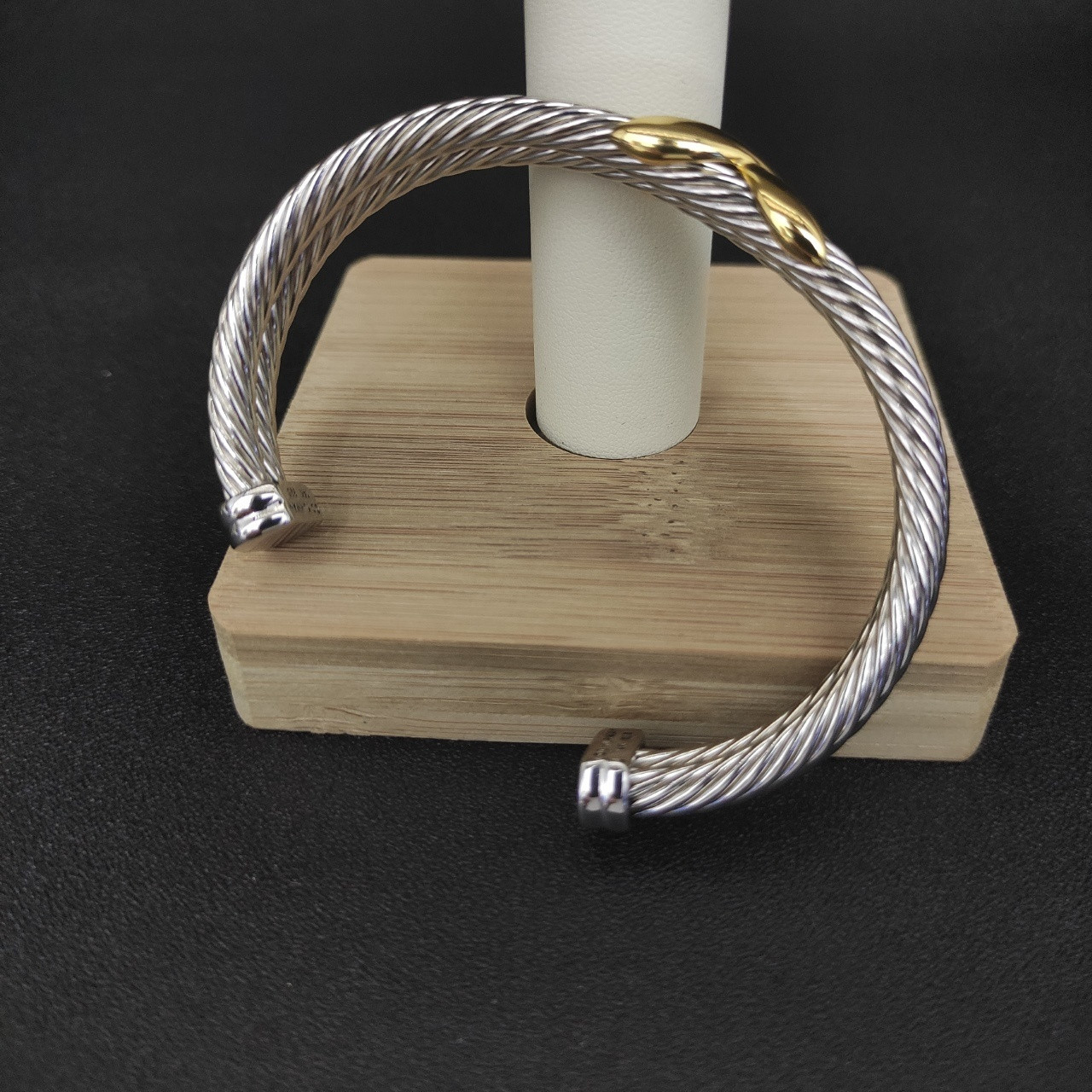 David Yurman 10mm X Bracelet (wrist circumference 15-20cm)