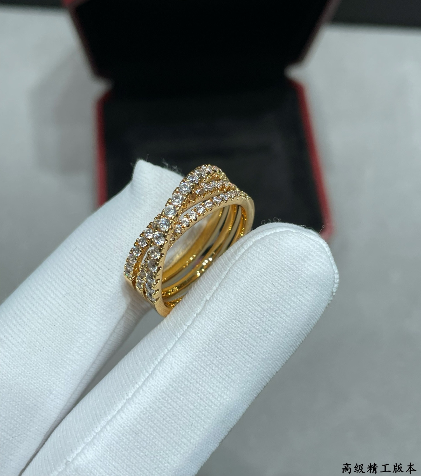 Ca*t1er Three-ring rivet D1am0nd ring