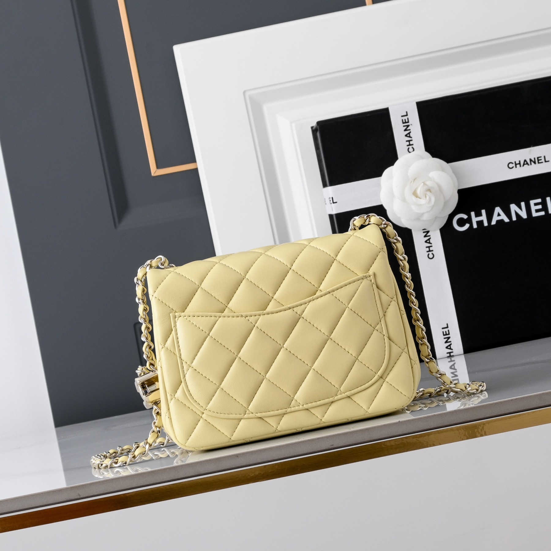 Ch**el Classic Flap Handbag CF Light gold hardware AS5758 18x13x7cm
