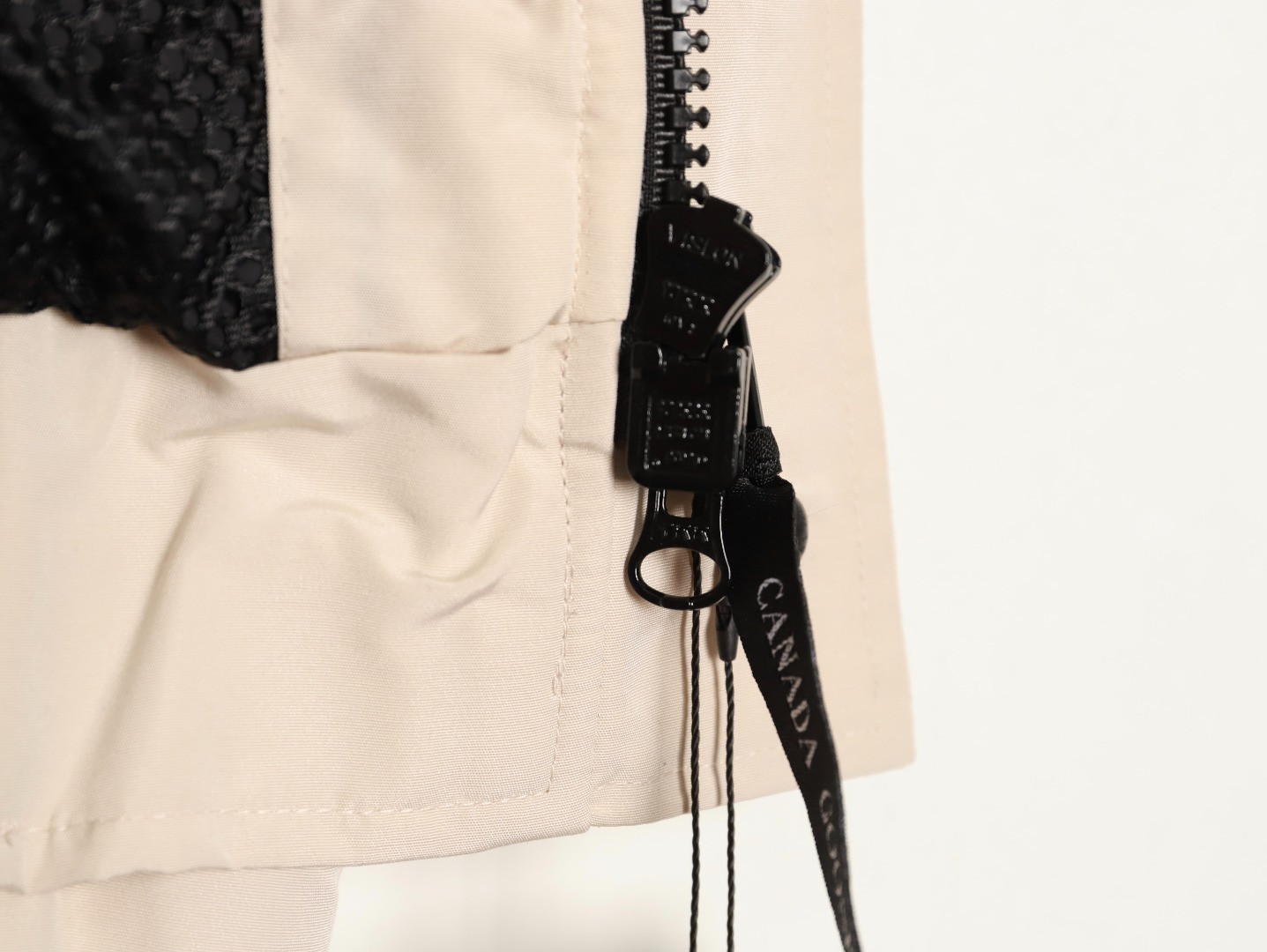 Can*a G00se Short Puffer jacket