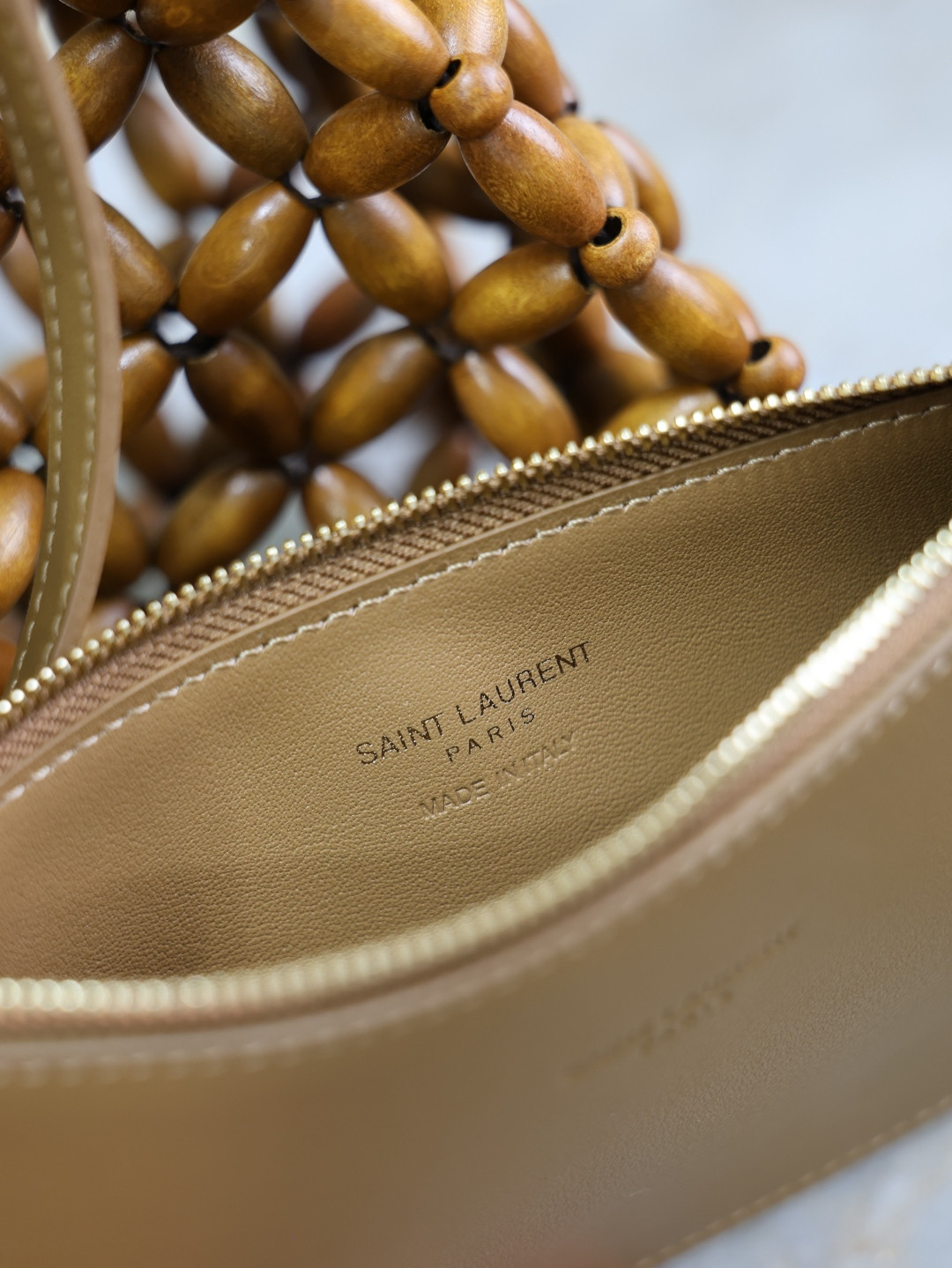 Y51 LE 5 à 7 wood beads 23x22x8.5cm