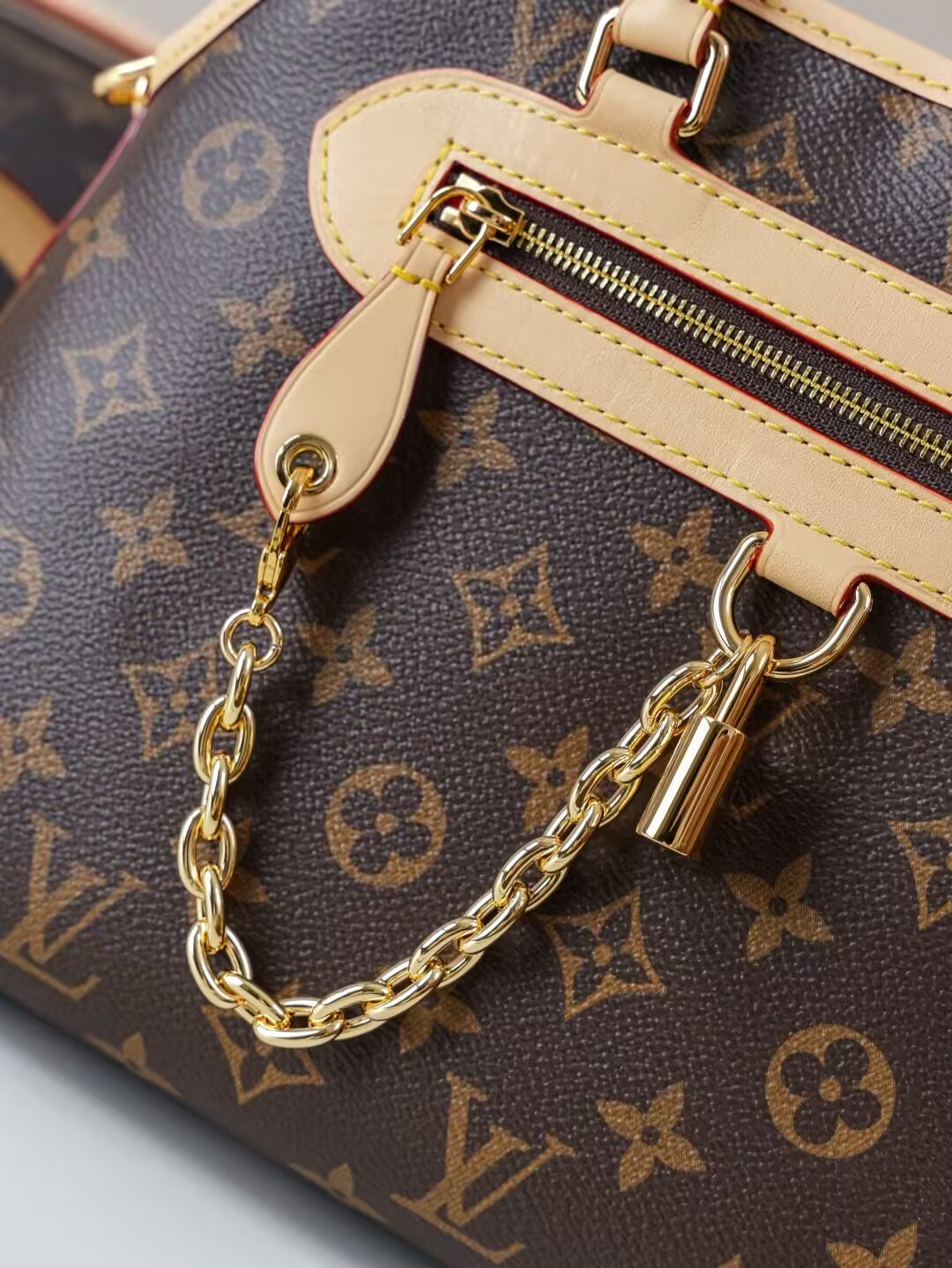 Louis Vuitton Monogram Ever More PM Handbag M15208 35x21x12cm