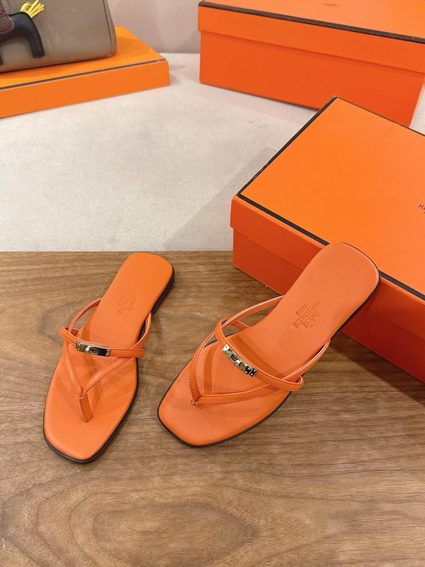 ua H**me5 miss sandals