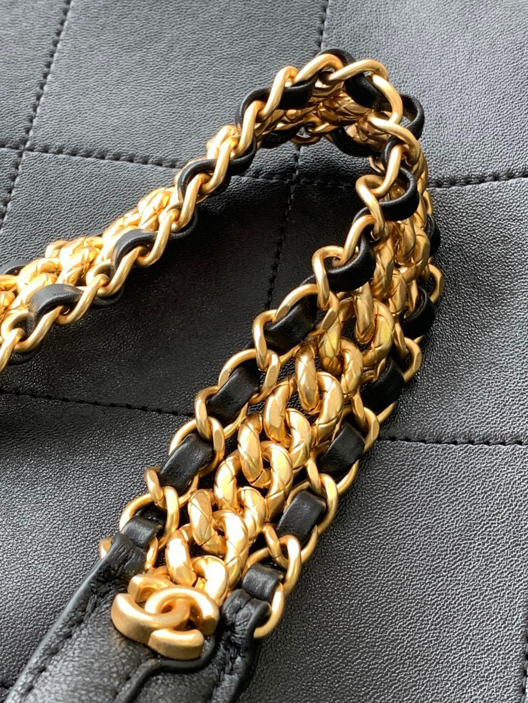 Ch**el Hobo Bag AS5410 27x 23x 21cm