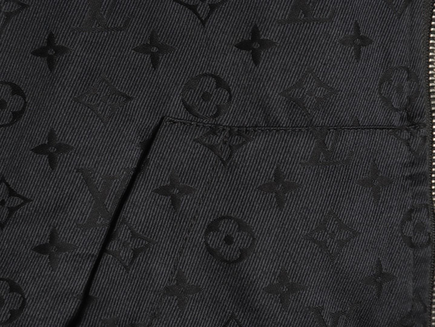 L0vis Vvtt0n LV 25FW Reversible Coats