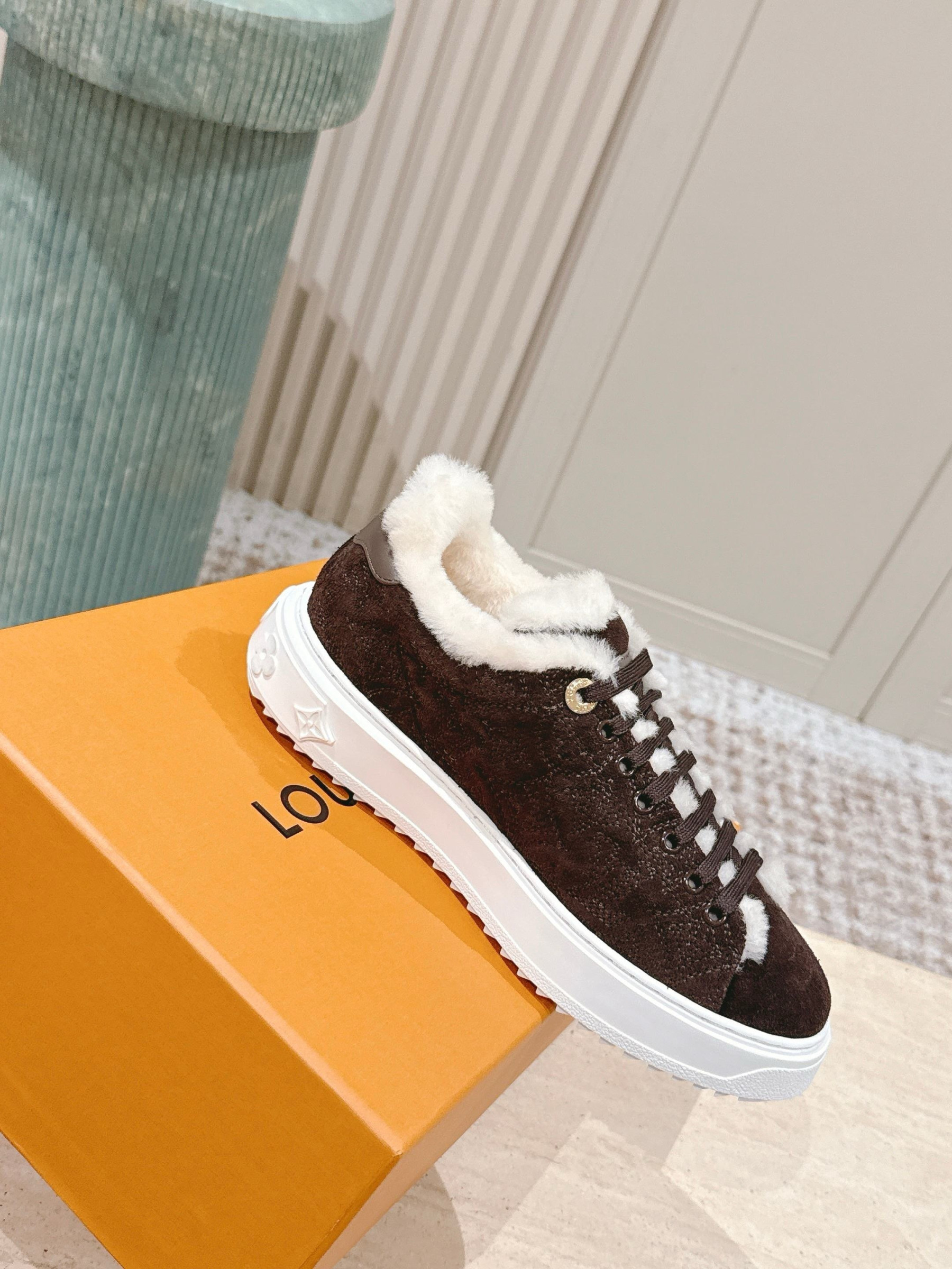 UA LV Time Out Sneaker