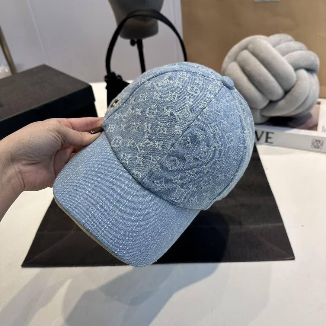 l0vis Vvtt0n baseball cap