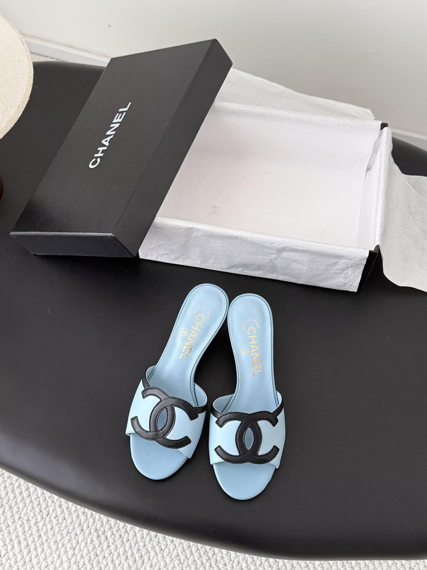 ua Ch**el sandals 4.5cm heel