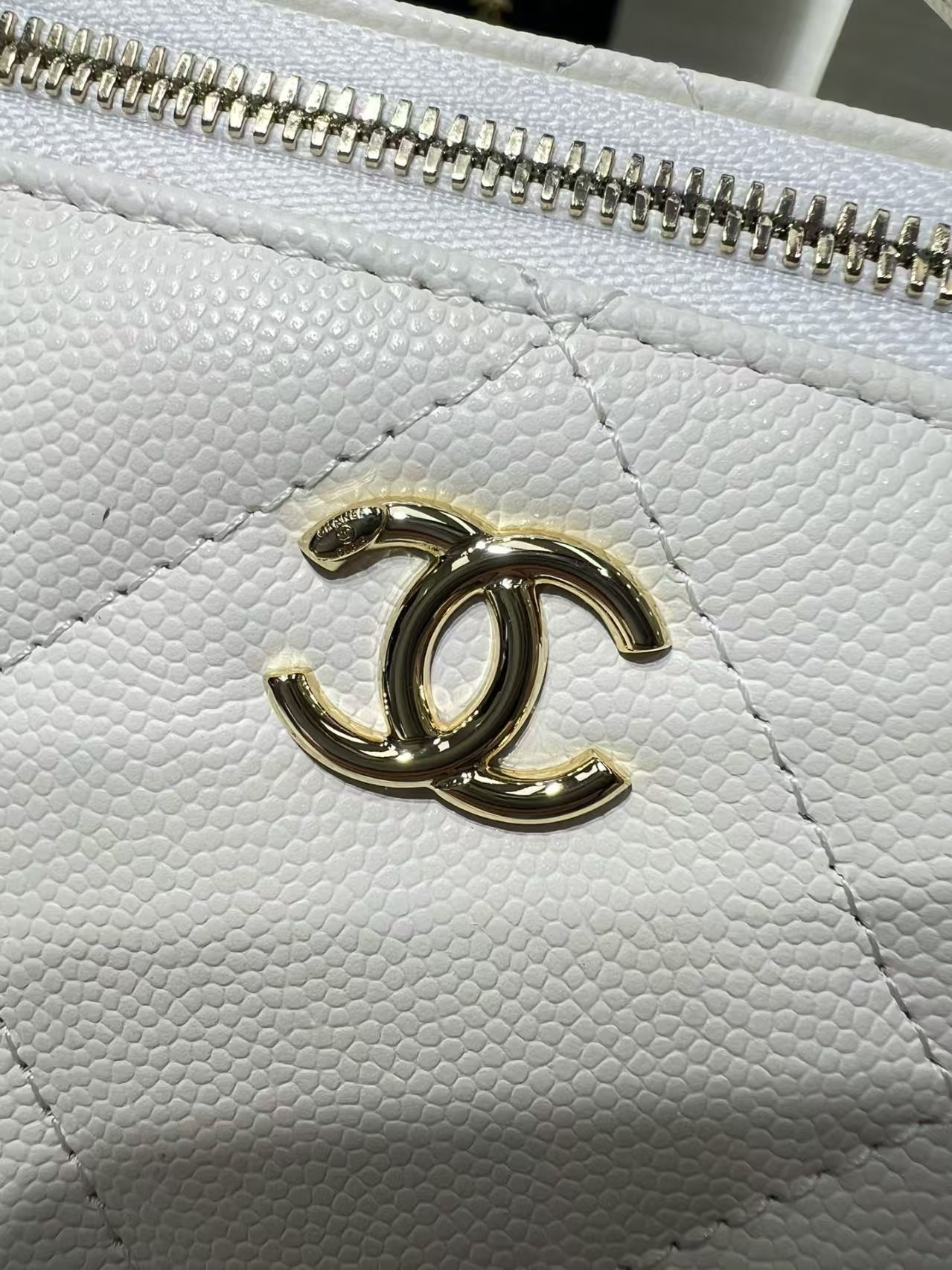 Ch**el Vanity With Chain AP4933 17x9.5x8cm