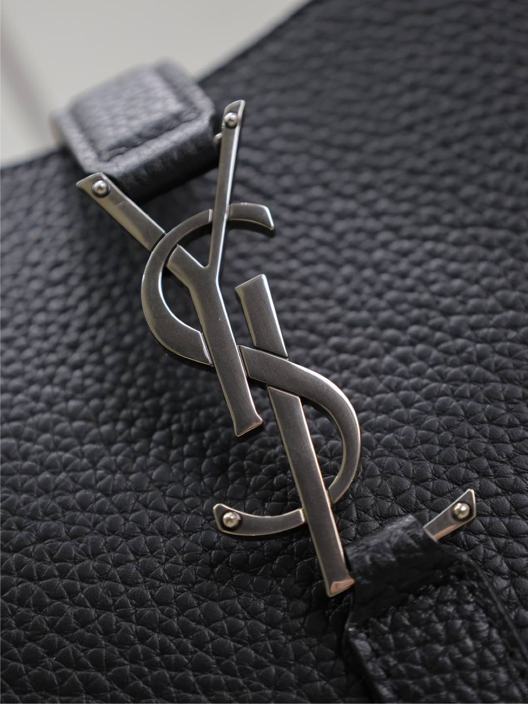 Y51 LE 5 À 7 BEA in grained leather 50×28×18cm