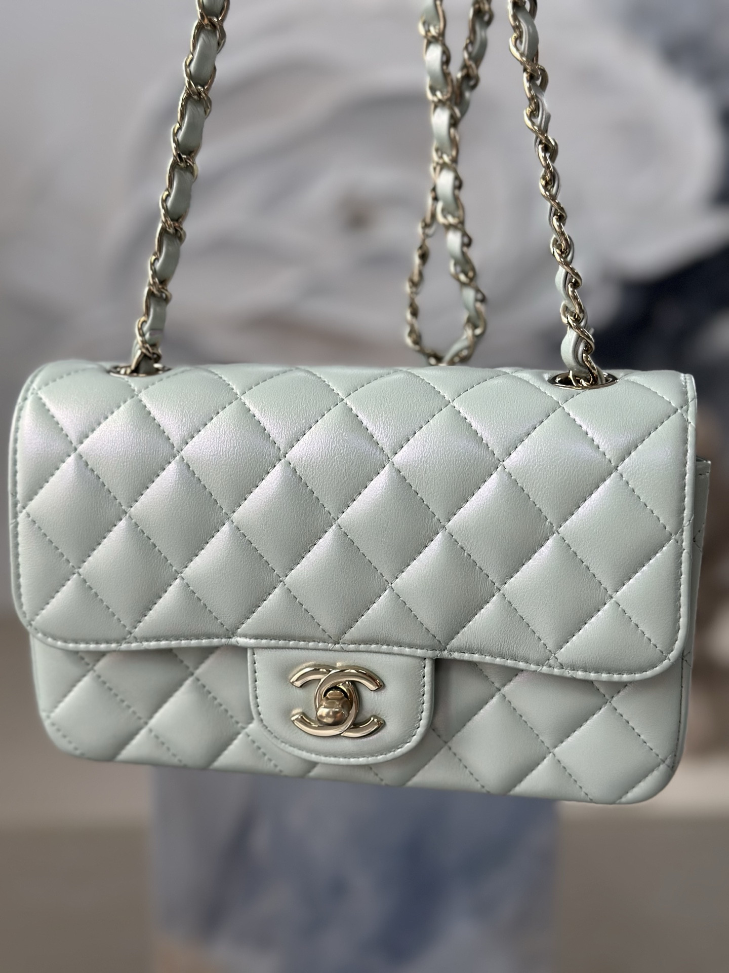 Ch**el Flap Bag Pearlescent AS1116 20x12x6cm