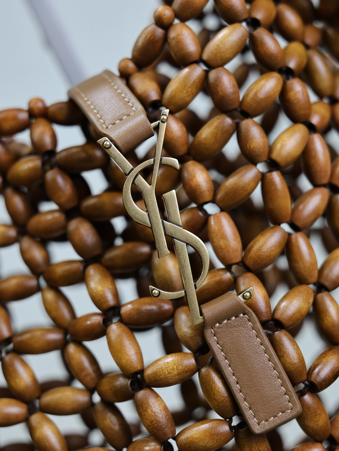 Y51 LE 5 à 7 large in wood beads 30x35x10cm