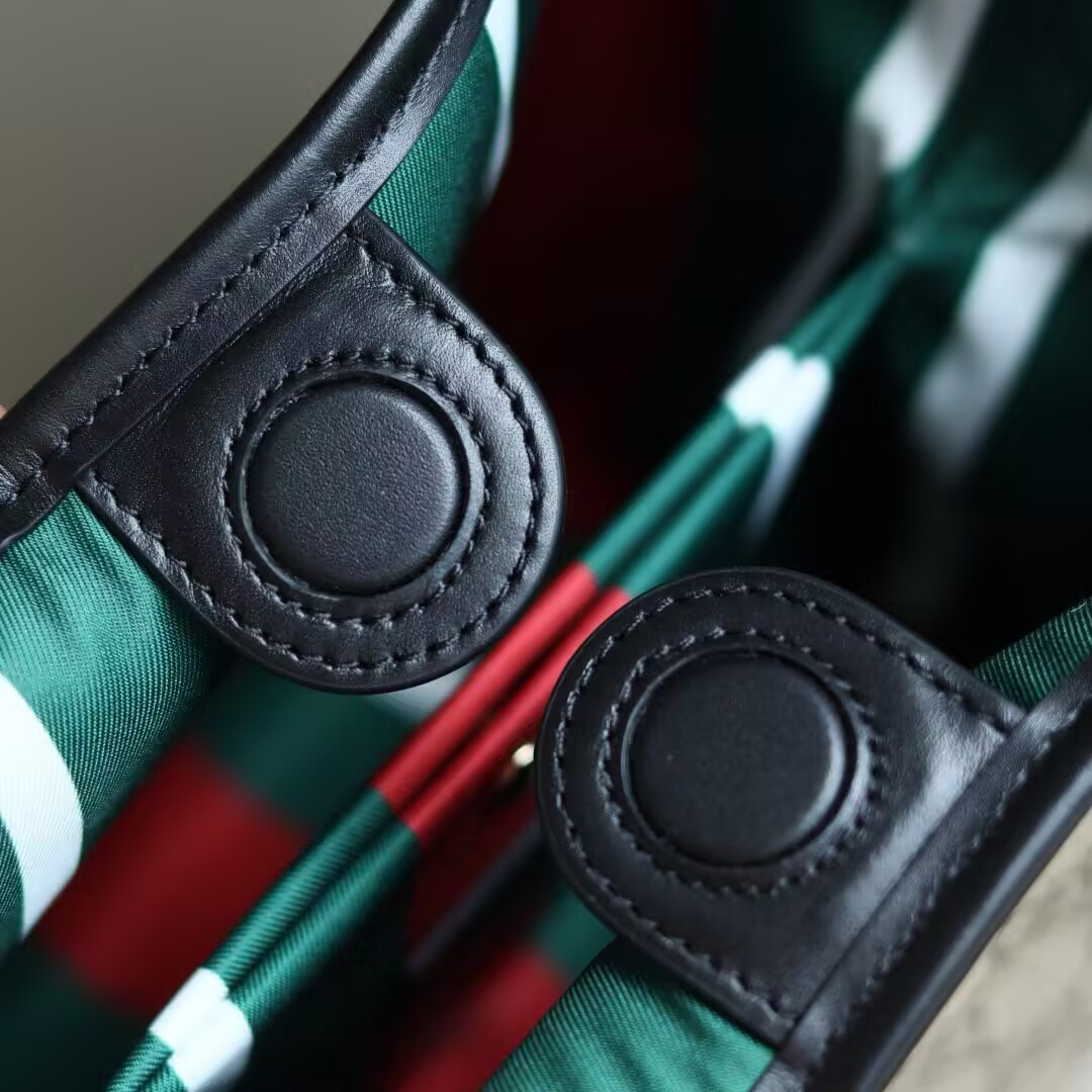 Gucci GG Emblem Small Bucket Bag 19x18x11cm