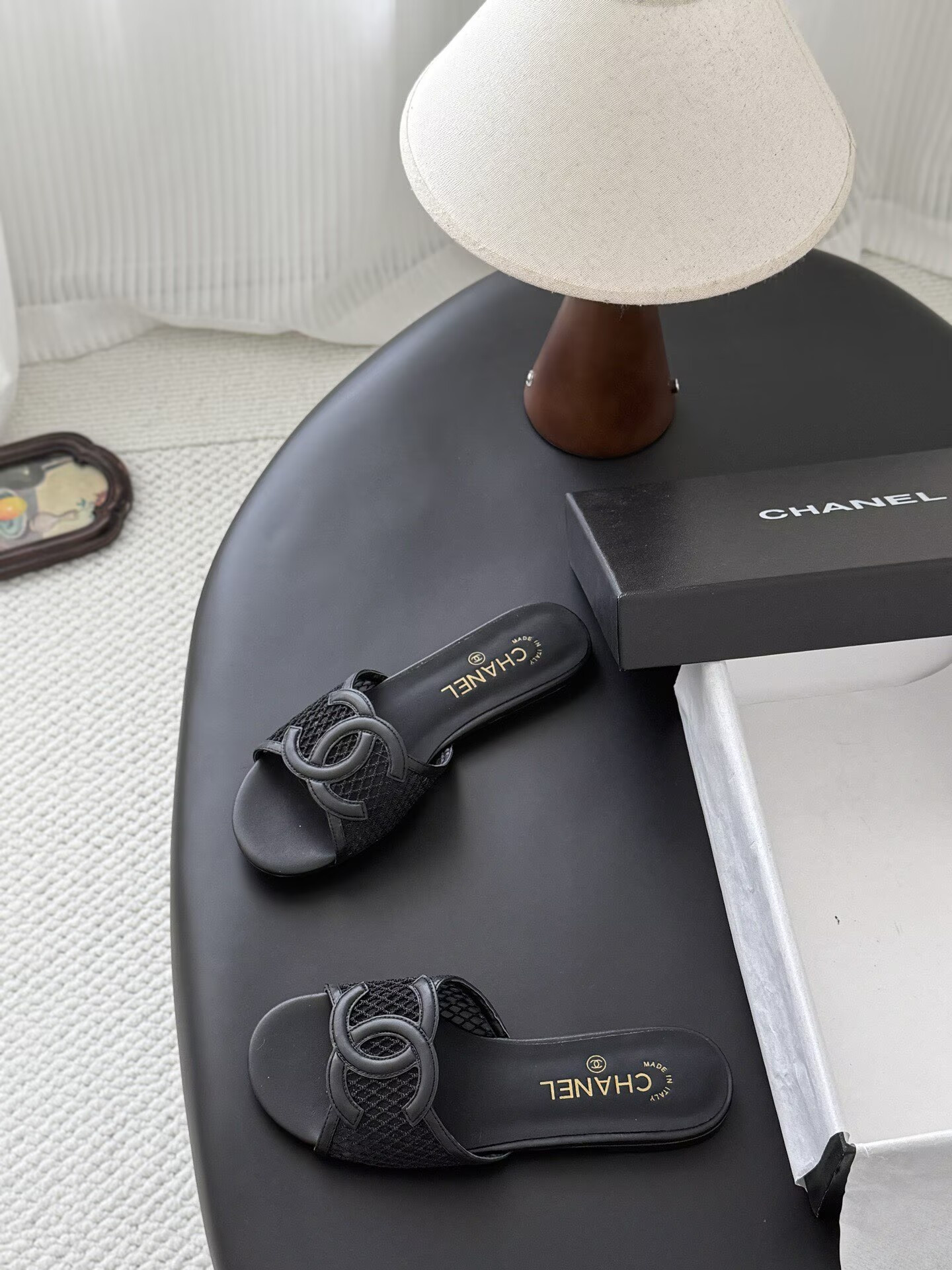 ua Ch**el sandals