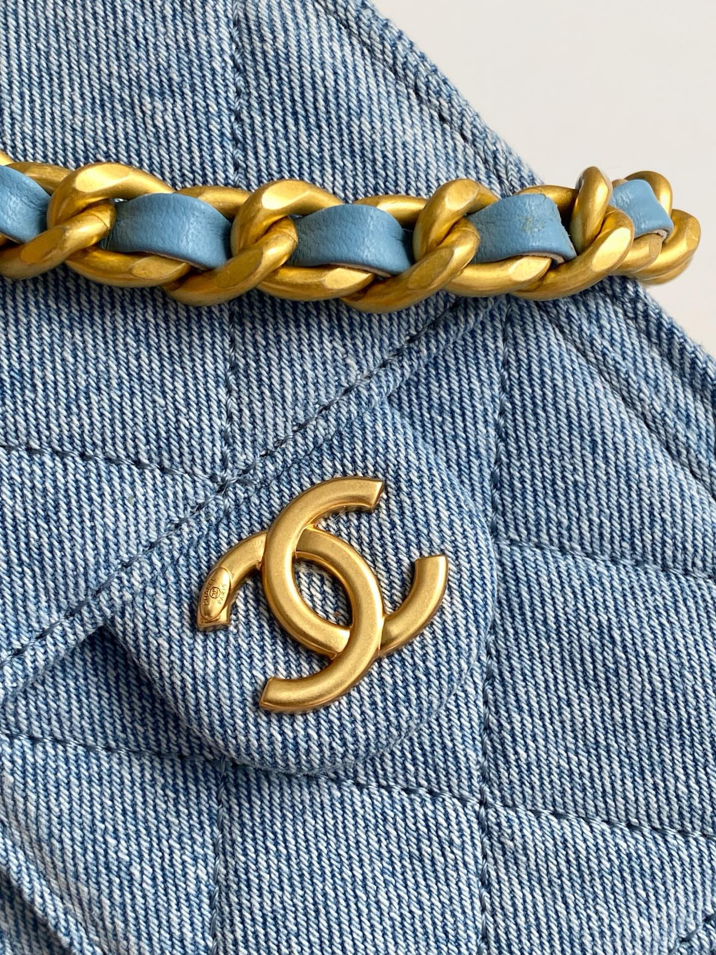 CHANEL 25C Bucket Bag 20x22x12.5cm