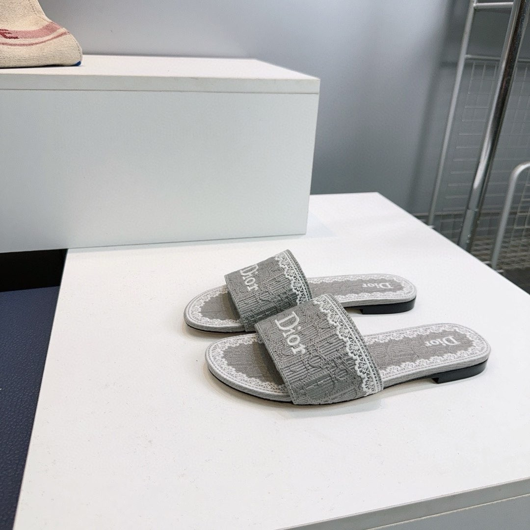 UA D10r Dentelle Slide