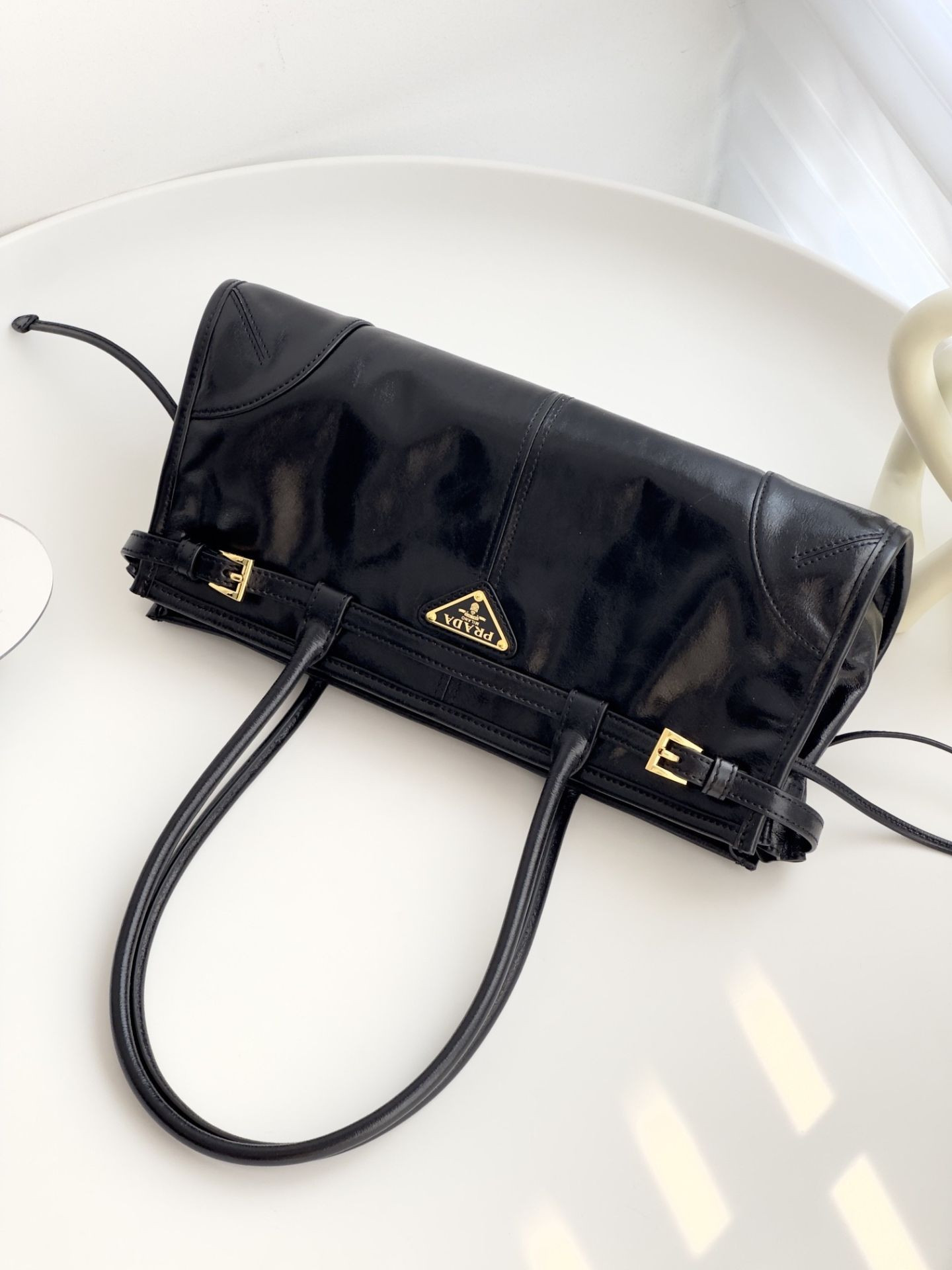 Pra*a Bonnie Medium Leather Handbag 15.5x32x12cm