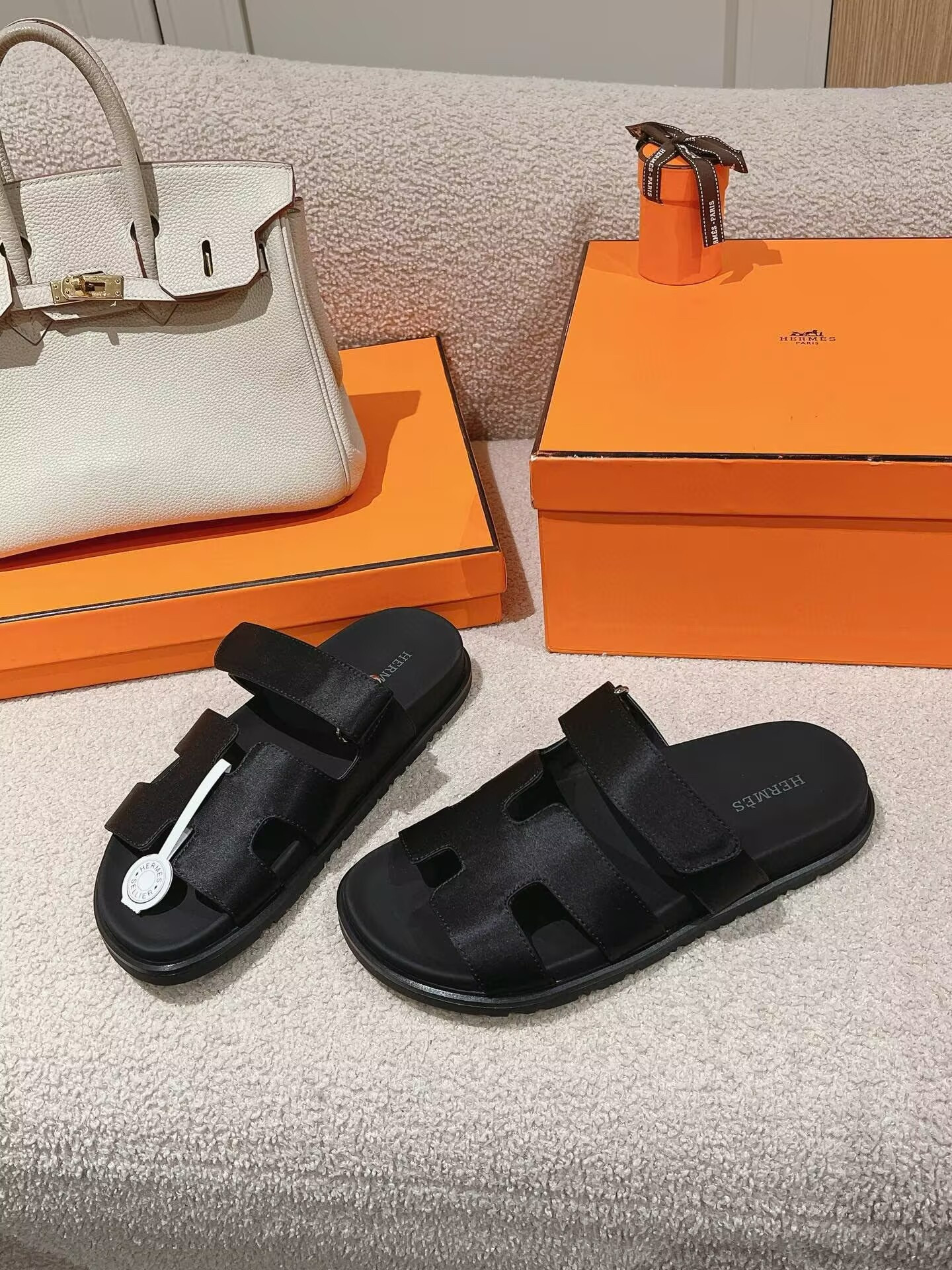 UA H**me5 Chypre Sandal