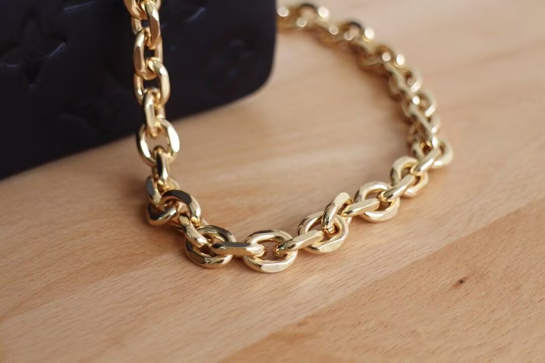 LV POCHETTE COUSSIN M80742 20x14x8cm