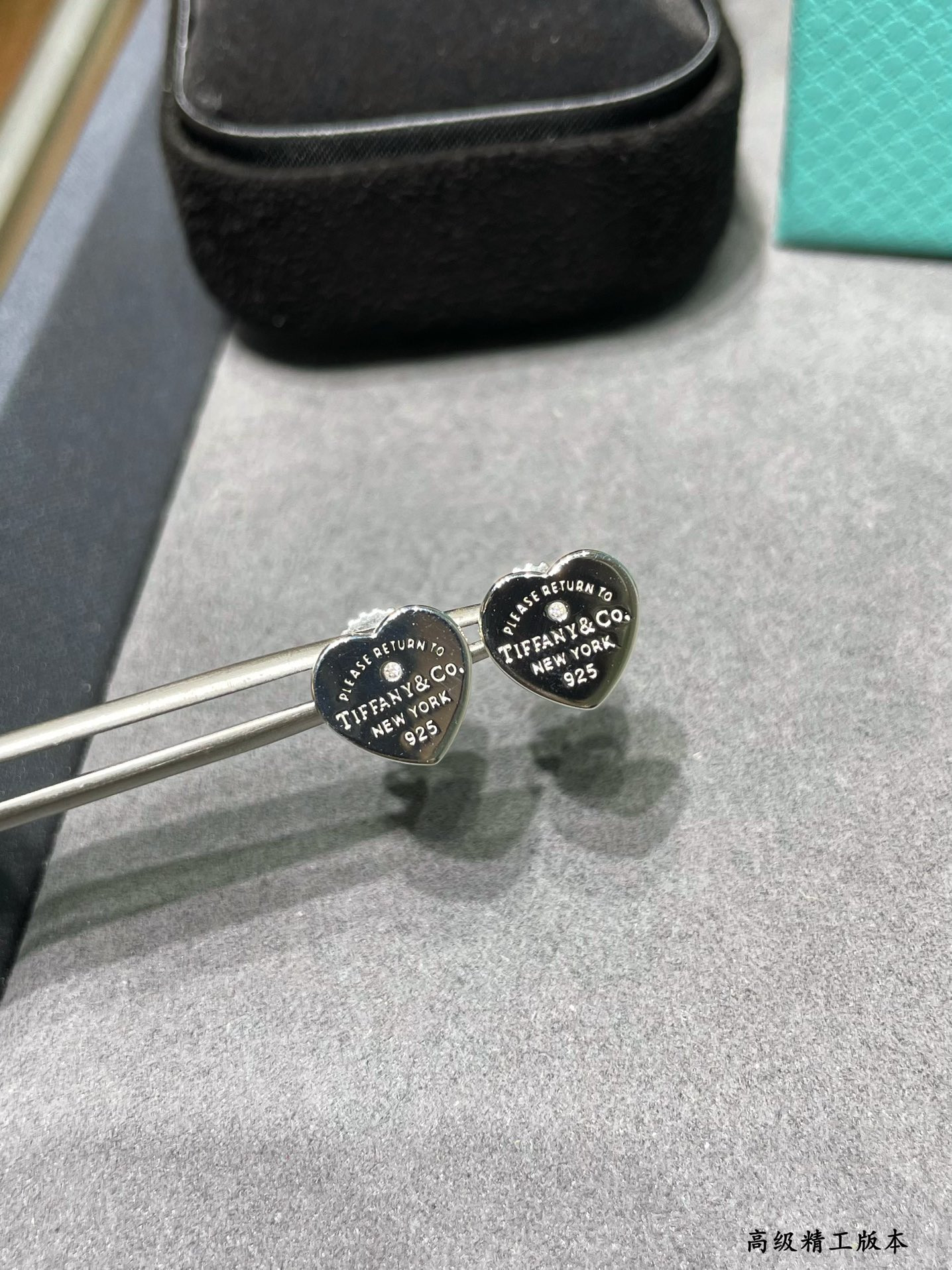 T*f*ny & Co. Heart Stud Earrings in Sterling Silver Ag925