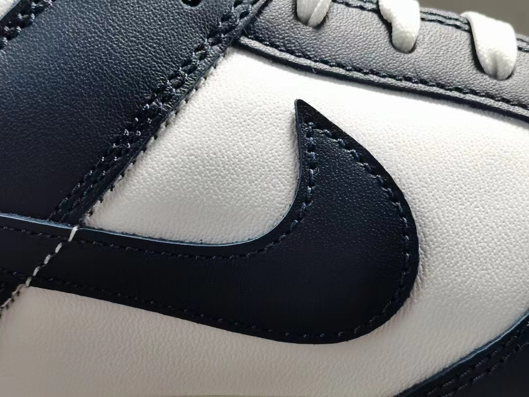 UA NIKE WMNS DUNK LOW 