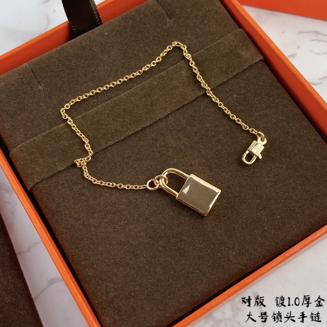 H**me5 large padlock Bracelet