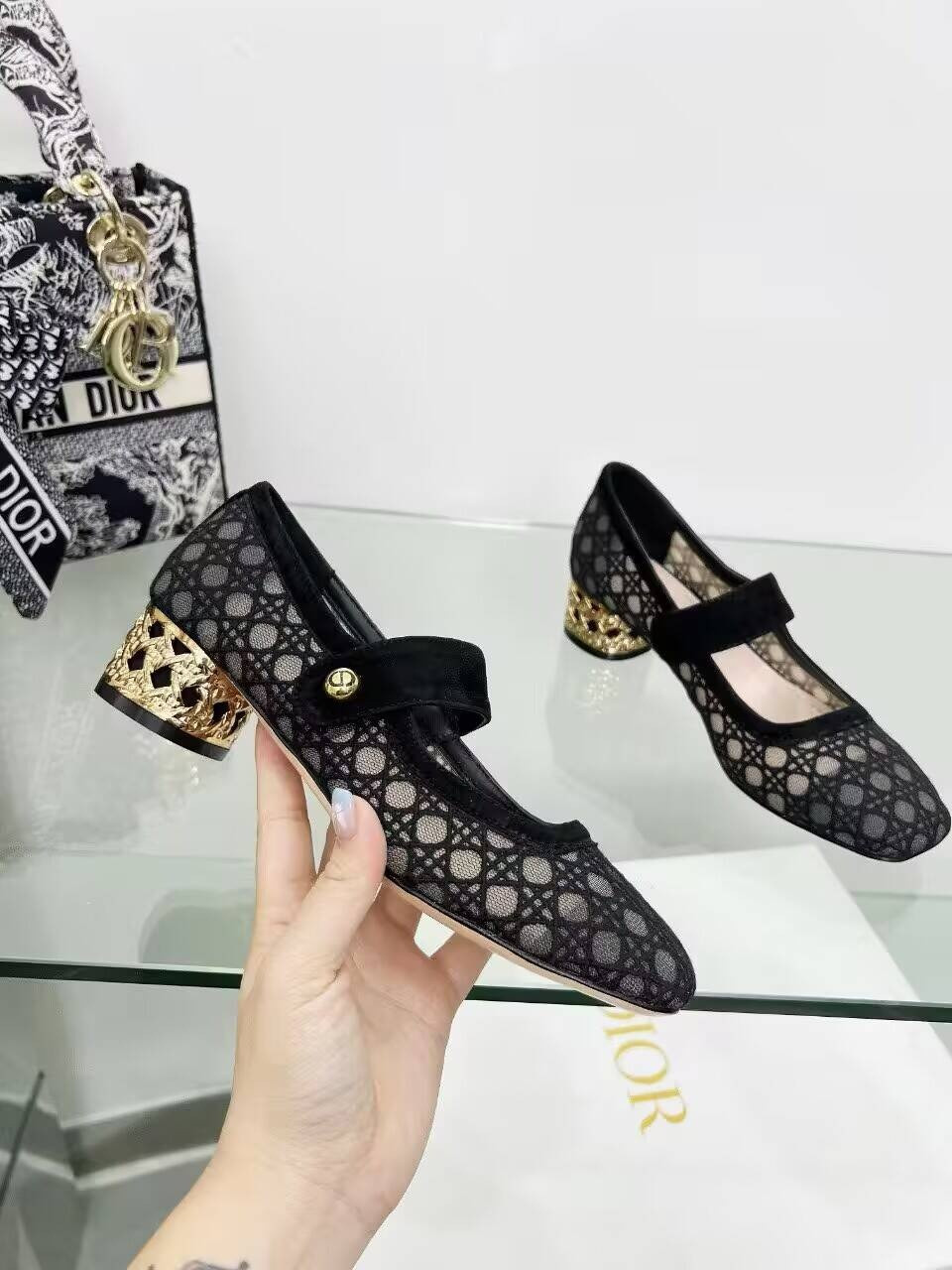 UA D10r Mary Janes