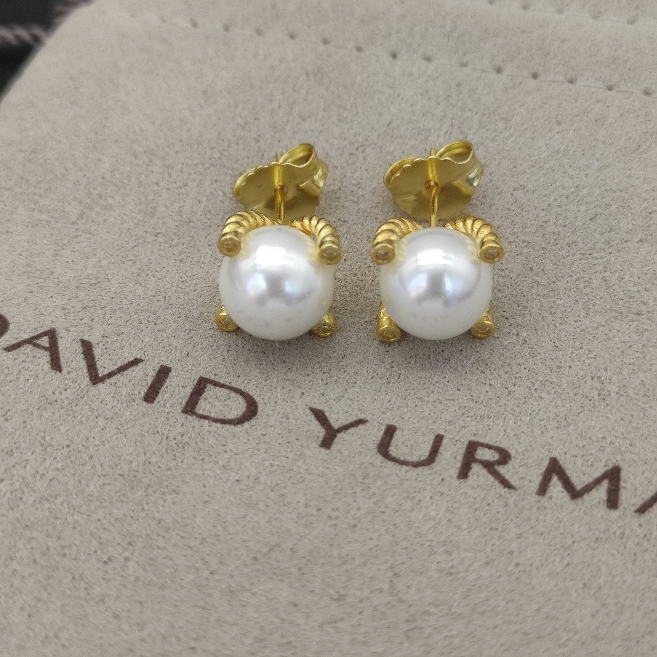 David Yurman four claw PEAL Earrings