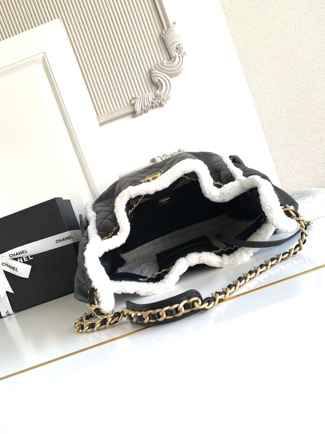 Ch**el 25c bucket bag 40x30x15cm