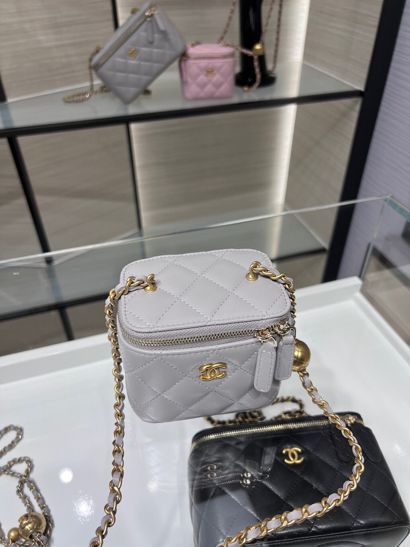 Ch**el Small Vanity with Chain AP1447 8.5x11x7cm